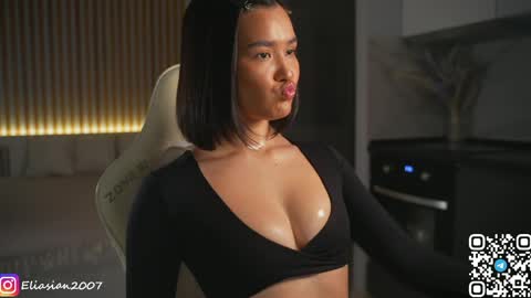 Snapshot of eli_asian chatting on April 28, 3:39 pm Eli online show from April 28, 3:39 pm