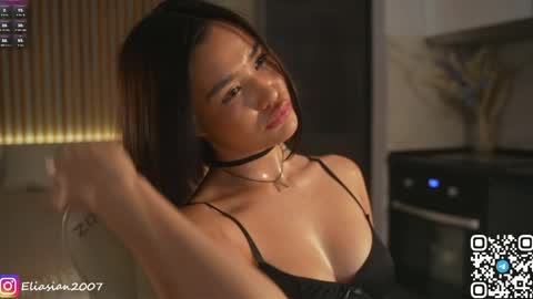 Snapshot of eli_asian chatting on May 2, 2:44 pm Eli online show from May 2, 2:44 pm