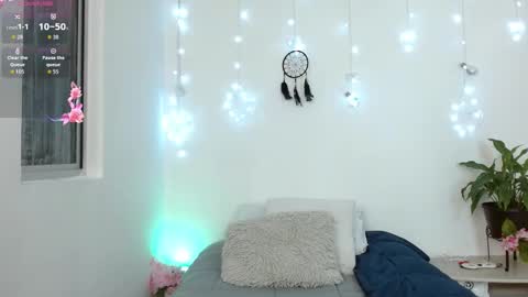 Snapshot of eli_gom_ chatting on October 4, 4:54 am Eliza online show from October 4, 4:54 am