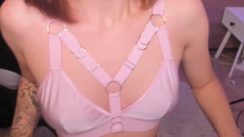 Snapshot of eli_llie chatting on January 4, 1:42 pm Eli online show from January 4, 1:42 pm
