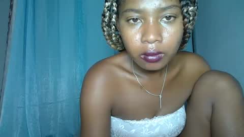 elia011 online show from January 18, 6:43 pm