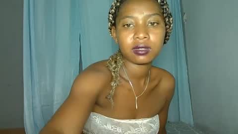 elia011 online show from January 18, 10:06 pm