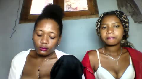 elia011 online show from January 25, 4:13 am