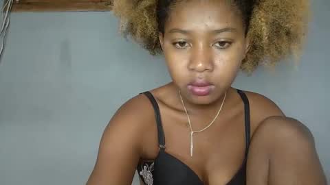 elia011 online show from February 8, 9:03 am