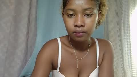 elia011 online show from February 22, 7:56 am