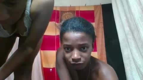 Snapshot of elia011 chatting on February 22, 9:52 am elia011 online show from February 22, 9:52 am