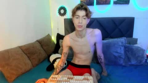 eliann_adam online show from December 18, 9:59 am