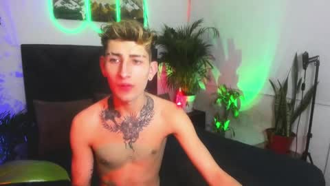 Snapshot of eliann_adam chatting on April 10, 10:42 am eliann_adam online show from April 10, 10:42 am