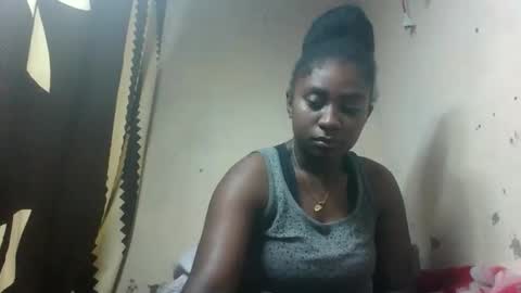 Snapshot of eliannee chatting on December 17, 4:07 am eliannee online show from December 17, 4:07 am