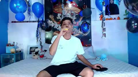 elias_salvatore_ online show from February 6, 2:27 am