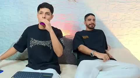 elias_salvatore_ online show from May 15, 6:15 pm