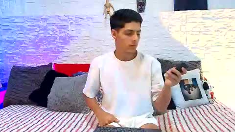 elias_salvatore_ online show from July 13, 5:16 pm