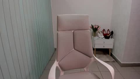 elieiza_xo online show from September 19, 4:14 am