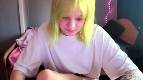 elieiza_xo online show from April 29, 9:13 am