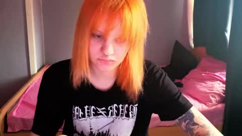 elieiza_xo online show from May 2, 9:25 am