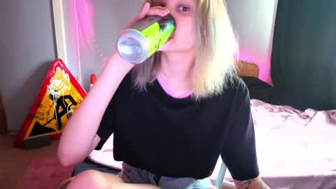 elieiza_xo online show from May 15, 9:27 am