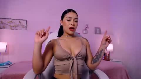 Snapshot of eligh_ chatting on June 28, 7:20 pm Eli online show from June 28, 7:20 pm