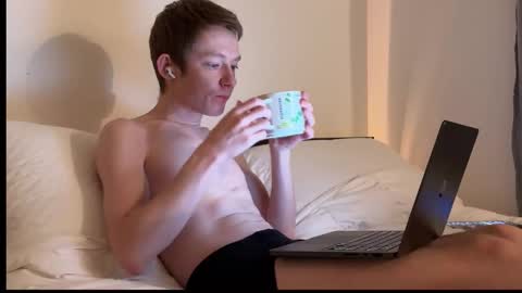 Snapshot of eligraysonx chatting on January 15, 2:05 am Eli Grayson online show from January 15, 2:05 am