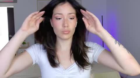 eliiih_ online show from September 28, 4:01 pm