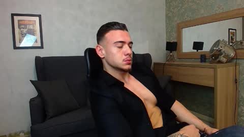 Snapshot of elijahthorne chatting on November 19, 5:29 am ElijahThorne online show from November 19, 5:29 am