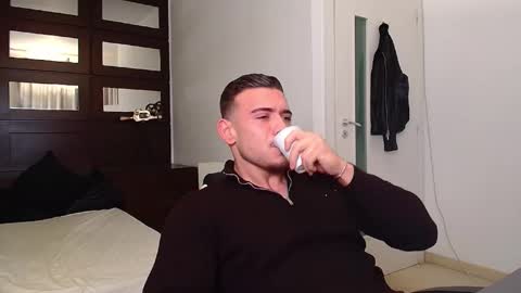 Snapshot of elijahthorne chatting on November 23, 5:40 am ElijahThorne online show from November 23, 5:40 am