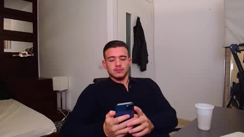 Snapshot of elijahthorne chatting on November 24, 5:29 am ElijahThorne online show from November 24, 5:29 am