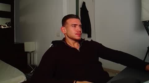 Snapshot of elijahthorne chatting on November 25, 5:51 am ElijahThorne online show from November 25, 5:51 am