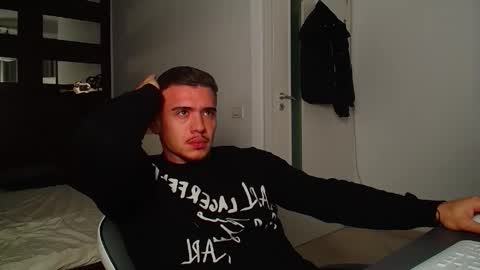 Snapshot of elijahthorne chatting on December 1, 5:56 am ElijahThorne online show from December 1, 5:56 am