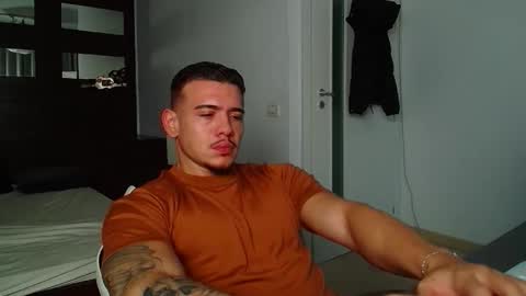 Snapshot of elijahthorne chatting on December 2, 5:46 am ElijahThorne online show from December 2, 5:46 am