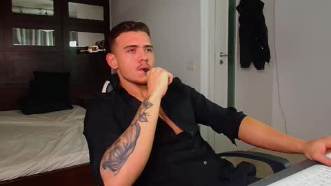 Snapshot of elijahthorne chatting on January 6, 6:06 am ElijahThorne online show from January 6, 6:06 am