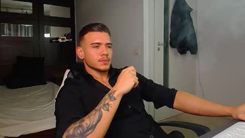 Snapshot of elijahthorne chatting on January 8, 6:26 am ElijahThorne online show from January 8, 6:26 am