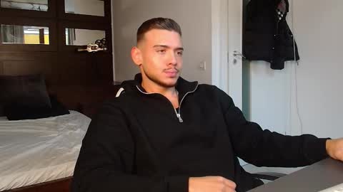 Snapshot of elijahthorne chatting on January 13, 7:46 am ElijahThorne online show from January 13, 7:46 am