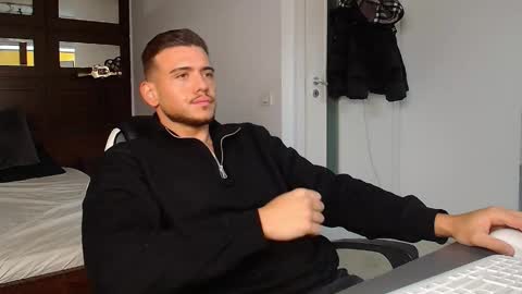 Snapshot of elijahthorne chatting on January 15, 6:29 am ElijahThorne online show from January 15, 6:29 am