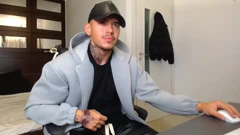 Snapshot of elijahthorne chatting on February 5, 6:40 am ElijahThorne online show from February 5, 6:40 am