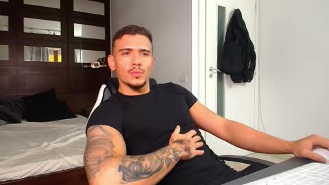 Snapshot of elijahthorne chatting on February 7, 8:07 am ElijahThorne online show from February 7, 8:07 am