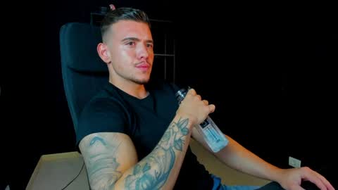 ElijahThorne online show from April 3, 6:44 am