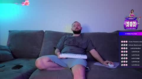 Snapshot of elinamilller chatting on March 28, 10:09 pm Elna and Tom online show from March 28, 10:09 pm