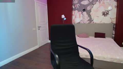 ElinaMils online show from April 26, 6:44 am