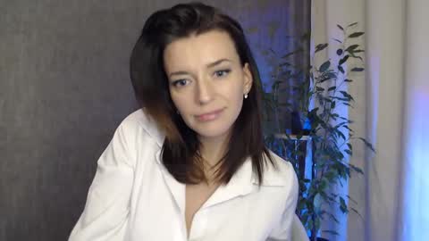 Snapshot of elinapretty chatting on December 7, 3:36 am Elina online show from December 7, 3:36 am