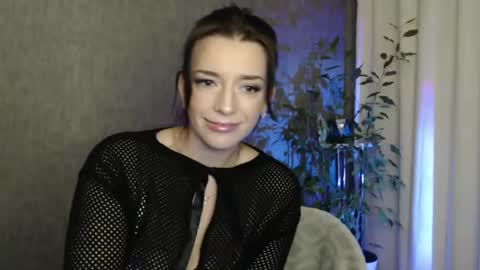 Snapshot of elinapretty chatting on December 17, 12:01 am Elina online show from December 17, 12:01 am
