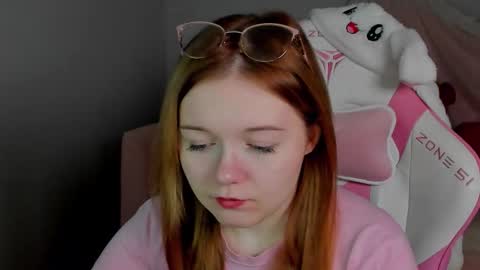 Snapshot of elinavale chatting on March 3, 5:13 am elinavale online show from March 3, 5:13 am