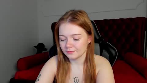 Snapshot of elinavale chatting on March 8, 5:22 am elinavale online show from March 8, 5:22 am