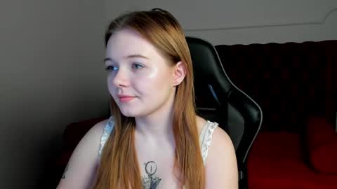 Snapshot of elinavale chatting on March 23, 5:11 am elinavale online show from March 23, 5:11 am