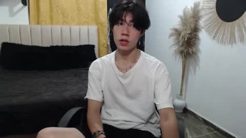 Snapshot of elio_collem chatting on February 19, 1:23 am ELIO online show from February 19, 1:23 am