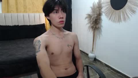 Snapshot of elio_collem chatting on March 9, 2:15 am ELIO online show from March 9, 2:15 am