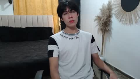 Snapshot of elio_collem chatting on March 18, 2:15 am ELIO online show from March 18, 2:15 am