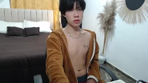 Snapshot of elio_collem chatting on April 1, 7:53 am ELIO online show from April 1, 7:53 am