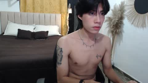 Snapshot of elio_collem chatting on April 4, 8:01 am ELIO online show from April 4, 8:01 am