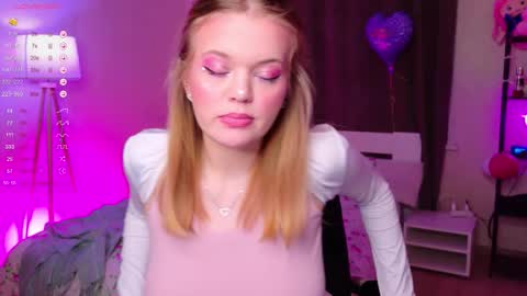 Elly online show from February 3, 5:29 pm