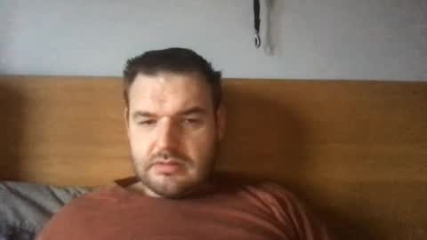 Snapshot of eliot26 chatting on December 8, 10:41 am e26 online show from December 8, 10:41 am